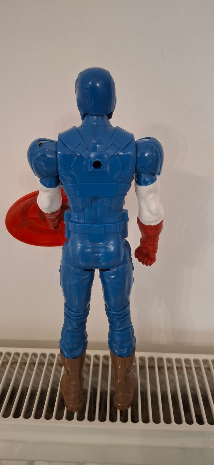 Figurine Marvel – Captain America 30 cm (avec bouclier) - photo numéro 2