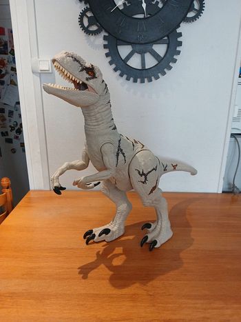 Jurassic world super colossal Atrociraptor