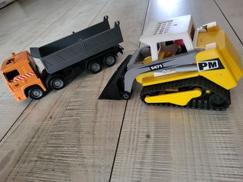 Camion benne + pelleteuse