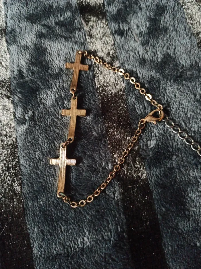 Bracelet doré croix - photo numéro 5