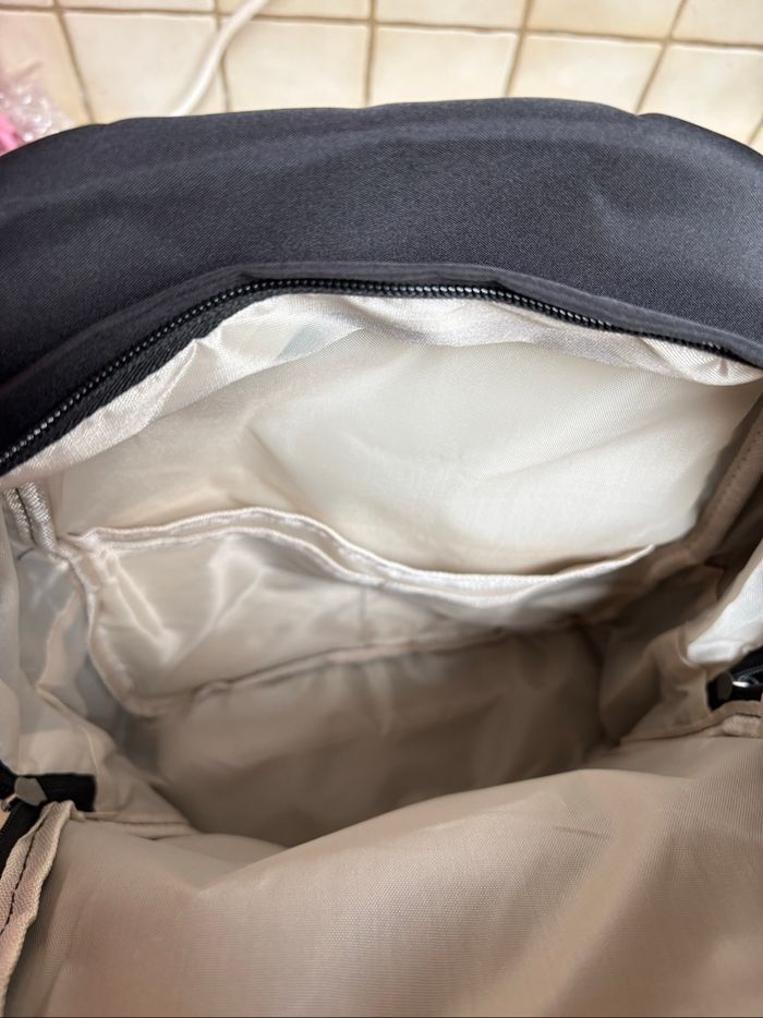 Sac à dos noir STITCH pour filles ou garçons (38 X 28 x 11 cm) Neuf juste déballé pour la photo - photo numéro 5