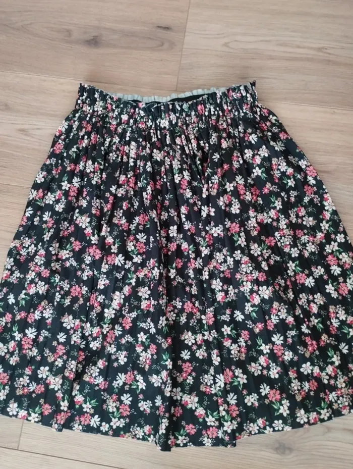 Jupe plissėe noire fleurie easy clothes S - photo numéro 3