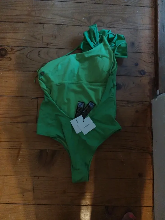 Maillot de bain 1 piece Zara vert avec fleur décorative S - photo numéro 2
