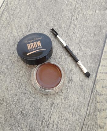 Crème à sourcils avec brosse