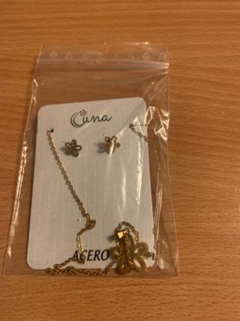 Parure boucle d’oreille et collier