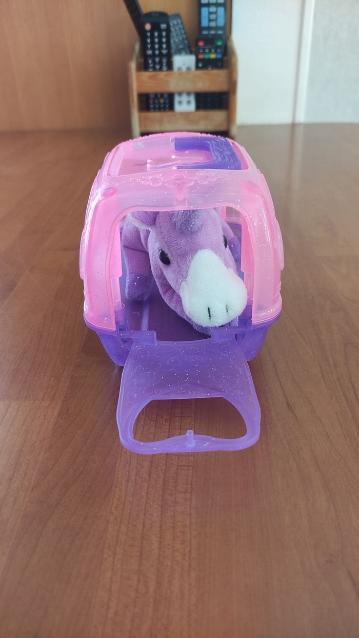 Peluche licorne et son panier de transport