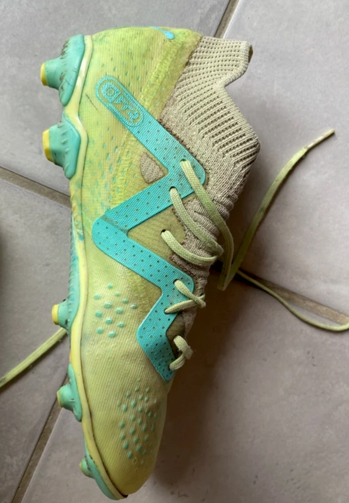 Chaussures de foot taille 35,5 - photo numéro 2