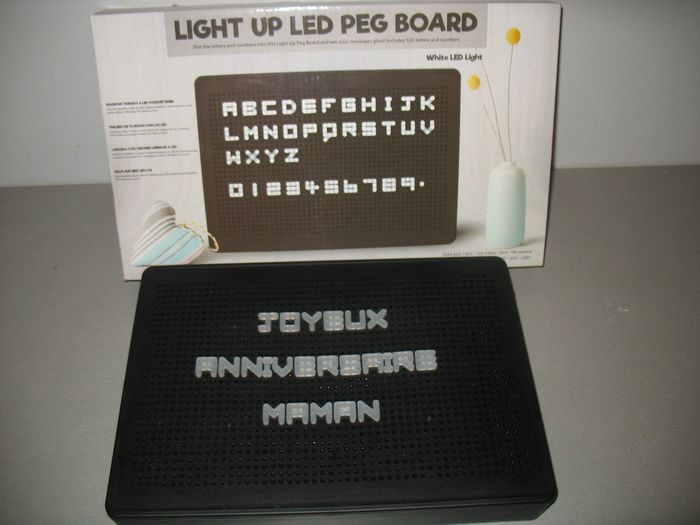 CADRE NOIR AVEC ÉCLAIRAGE LED + LETTRES TRANSPARENTES - 29.5 x 21 x 4 CM - n°16