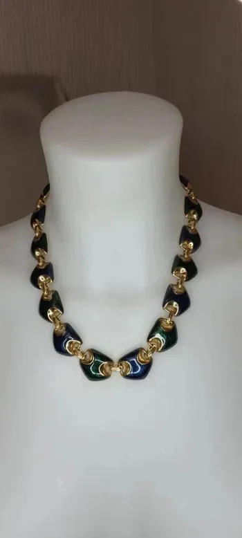 Très joli Collier en émaux vert et bleu