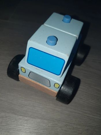 Voiture en bois