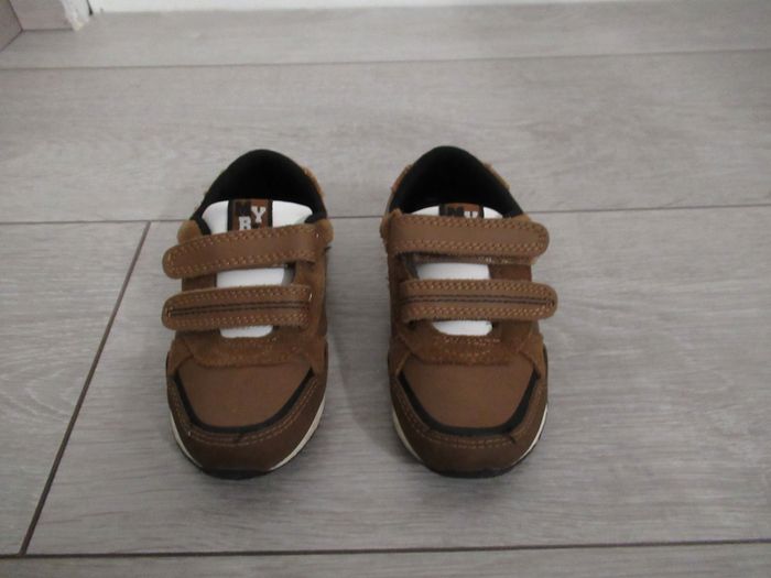 Chaussures baskets marrons à scratch taille 23 Mayoral