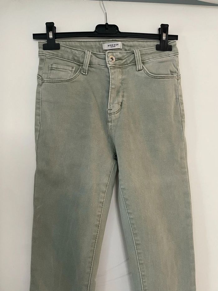 Pantalon jean vert d’eau clair très extensible taille haute coupe skinny Miss Bon taille 36 - photo numéro 2