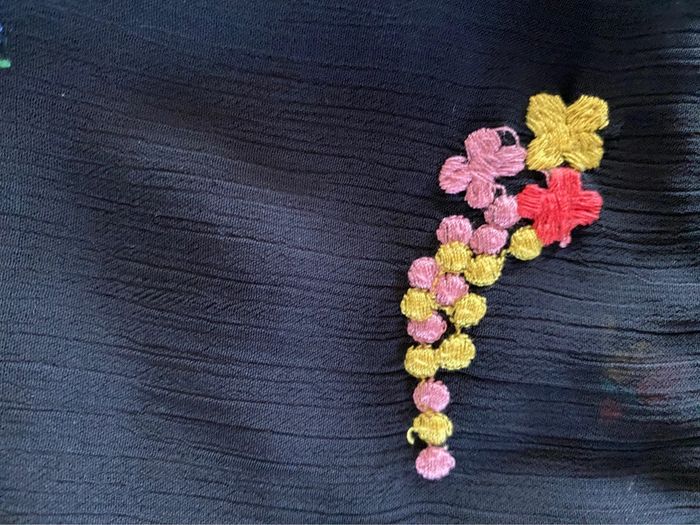 Blouse Miss Glammy Paris noire avec broderies fleurs multicolores taille 40 - photo numéro 12