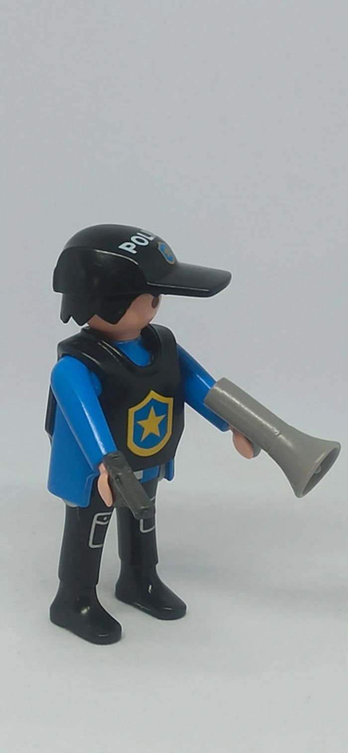 Homme policier avec mégaphone et arme playmobil - photo numéro 4