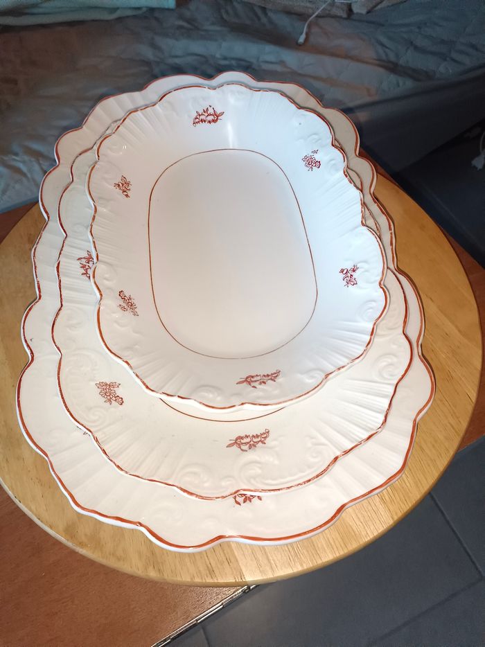 Plats à service , gigognes (lot de 3).