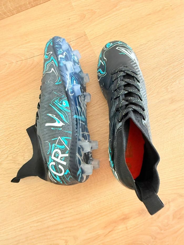Chaussure de foot CR7 design électrique - photo numéro 5