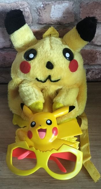 Petit sac a dos et lunettes pokémon
