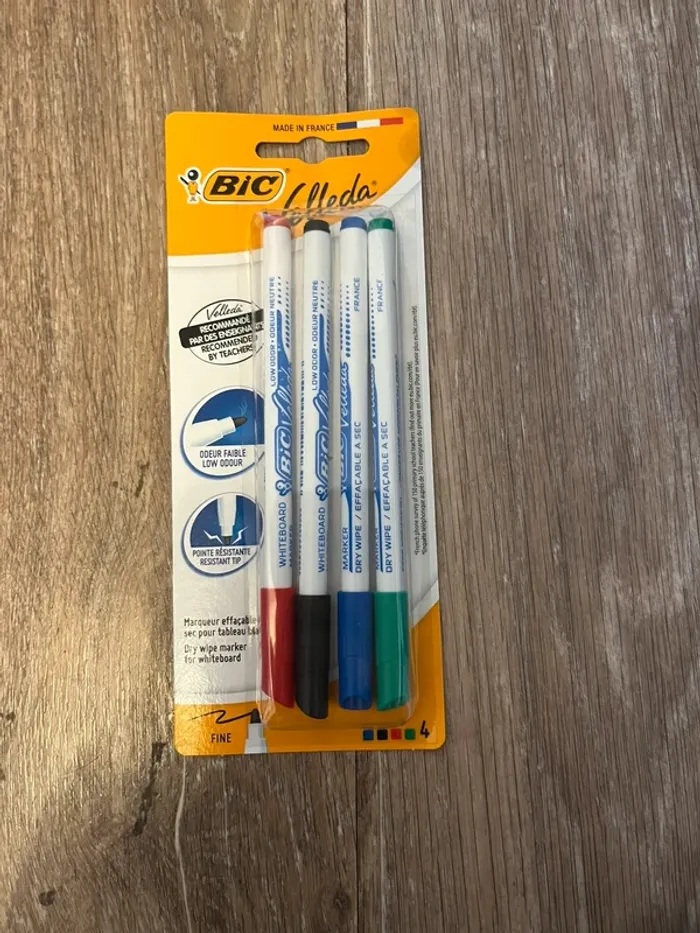 Pack de 4 marqueurs effaçables pointe fine Bic