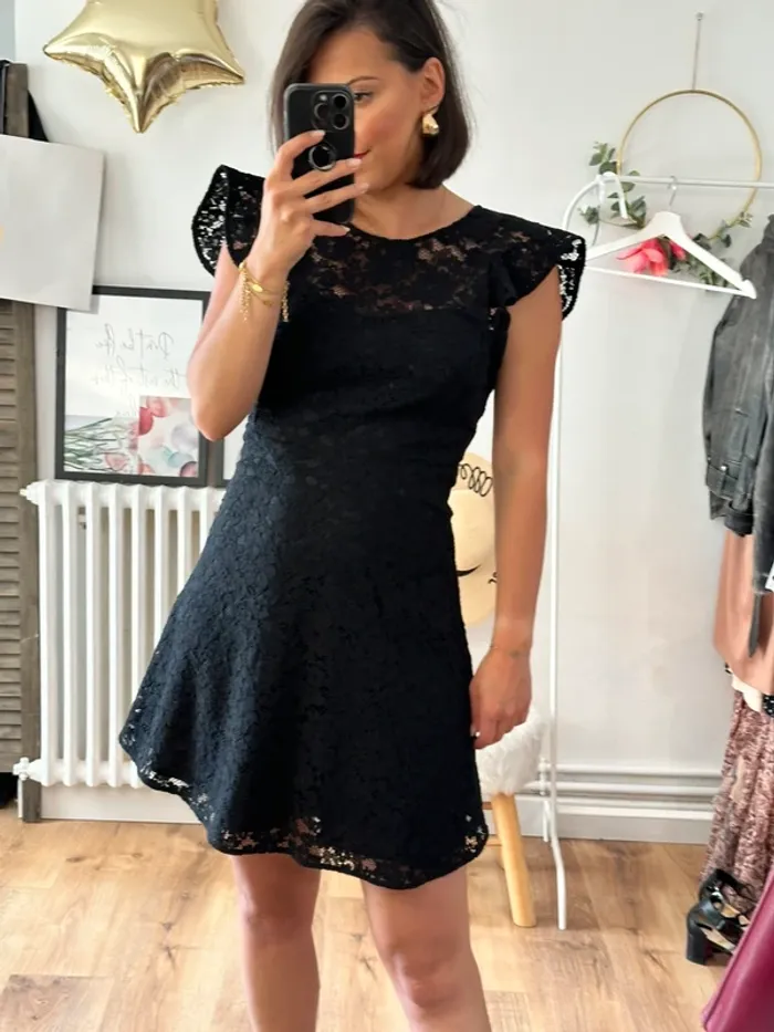 Robe Claudie Pierlot en dentelle noire taille 36