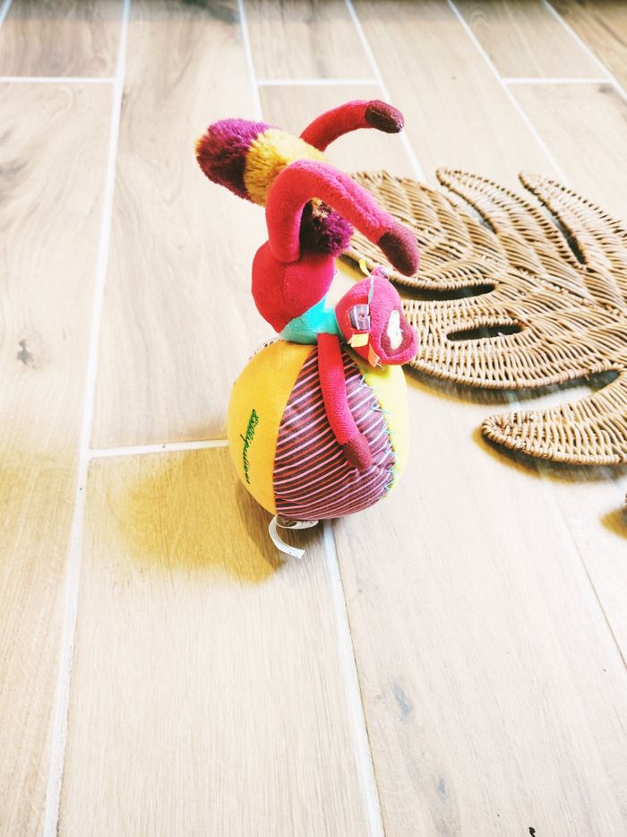 🎪Culbuto /Balle d'éveil hochet Georges le Lemurien en tissu/peluche marque Lilliputiens - photo numéro 2