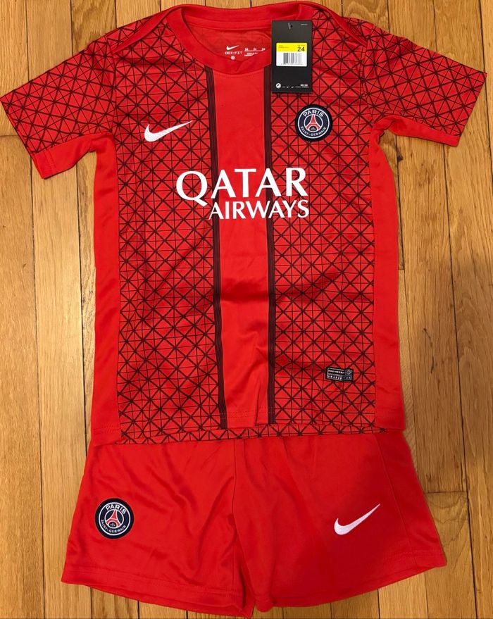Ensemble PSG enfant 8/9ans