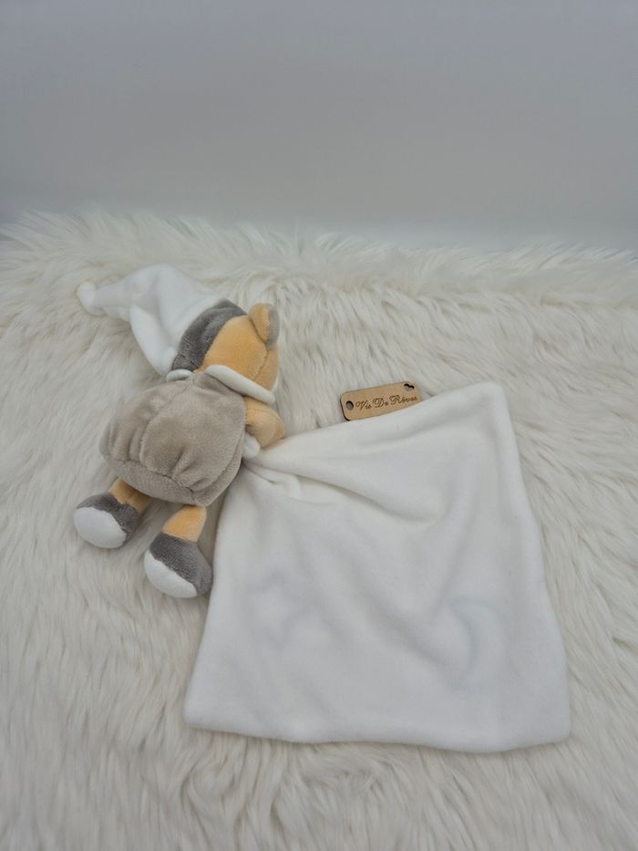 Doudou pantin Lapin Luminescent avec son mouchoir blanc gris taupe  Baby Nat BN0137 - photo numéro 4