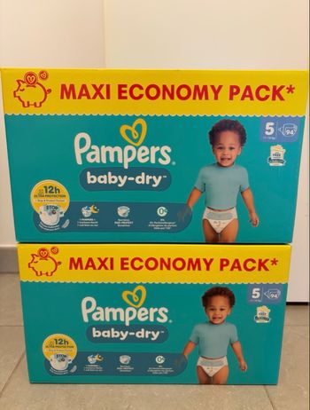 Lot de 188 couches Pampers baby dry taille 5 neuf 11-16kg