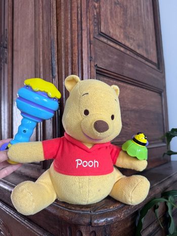 Winnie peluche interactive danse et chante