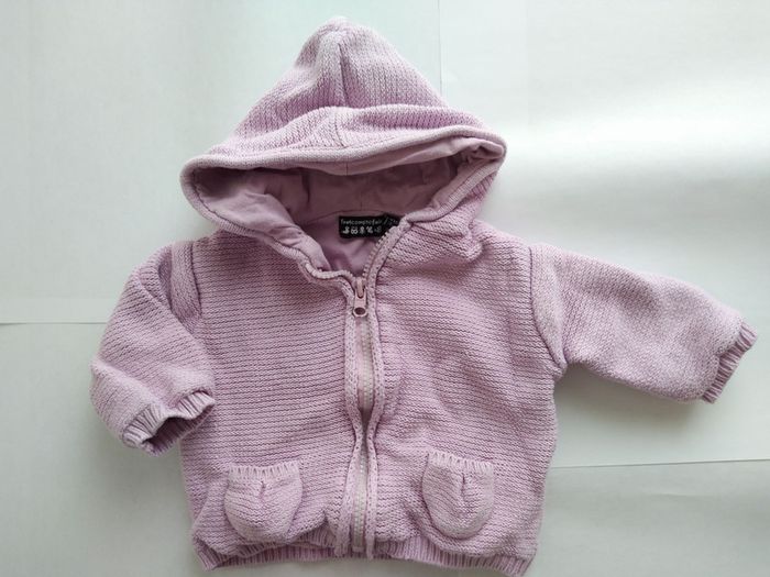 Gilet zippé à capuche Tout Compte Fait taille 12 mois.