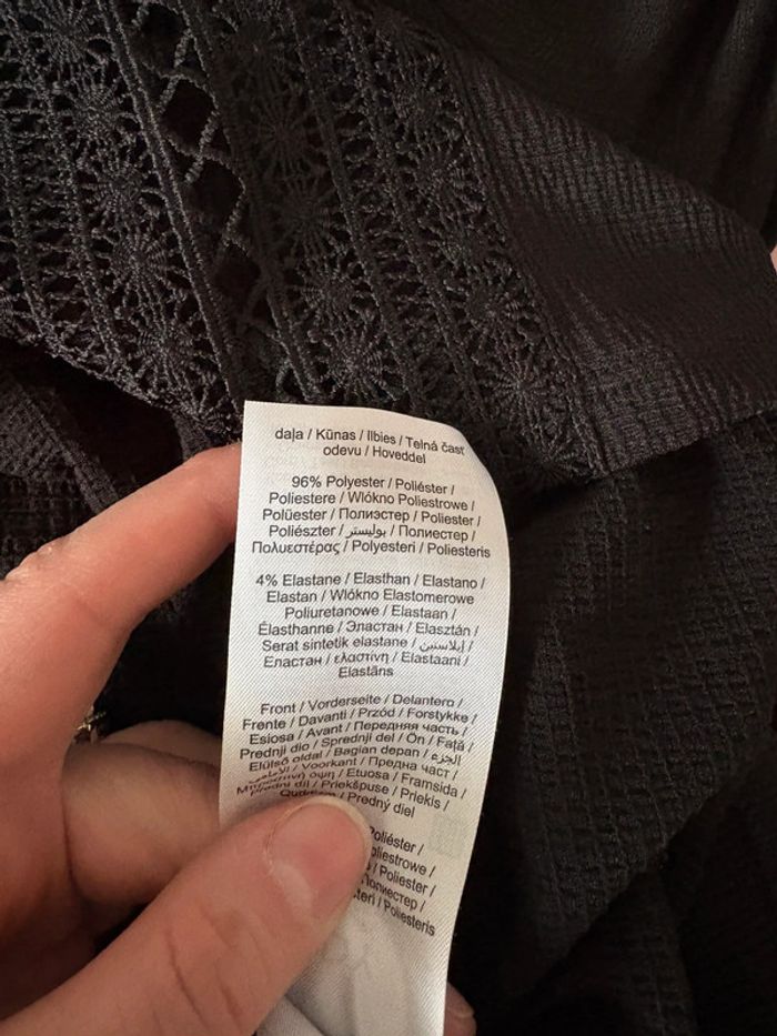 Tee-shirt noir épaule dénudée - photo numéro 6