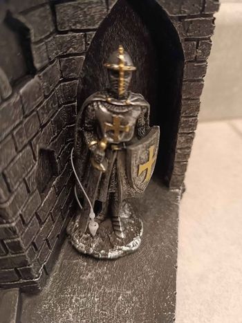 [NEUF] Château médiéval Nemesis Now avec 48 chevaliers