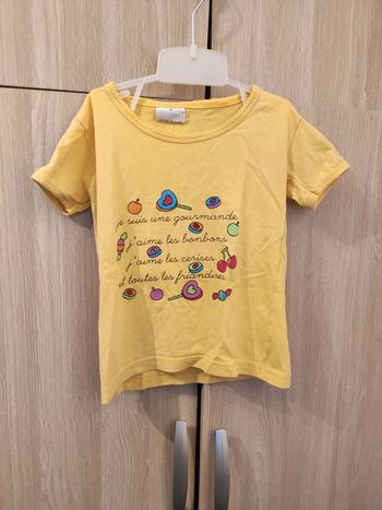 T shirt jaune imprimé bonbons 6 ans