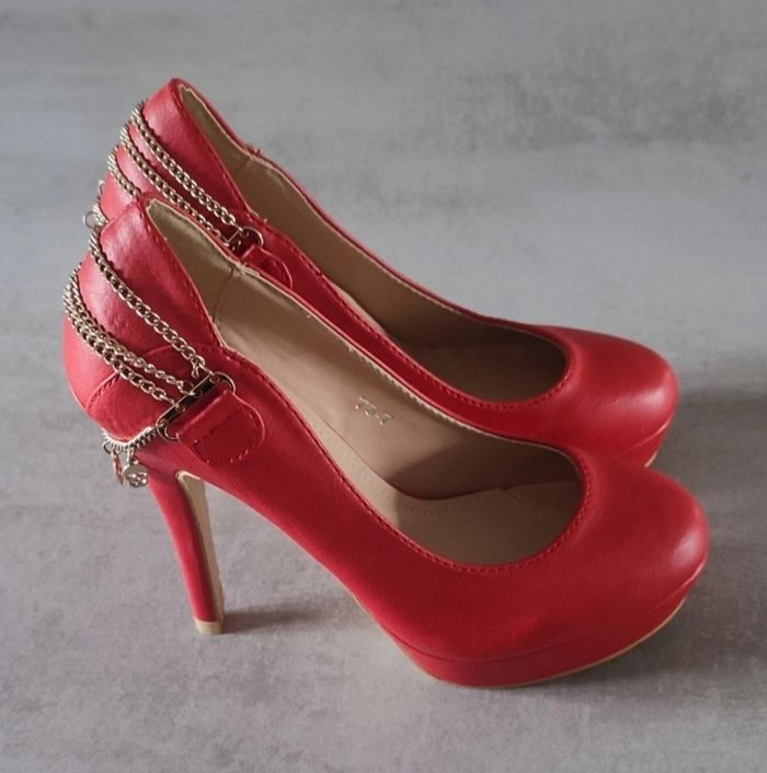 Chaussures à talon rouge chaînette taille 37 - photo numéro 4