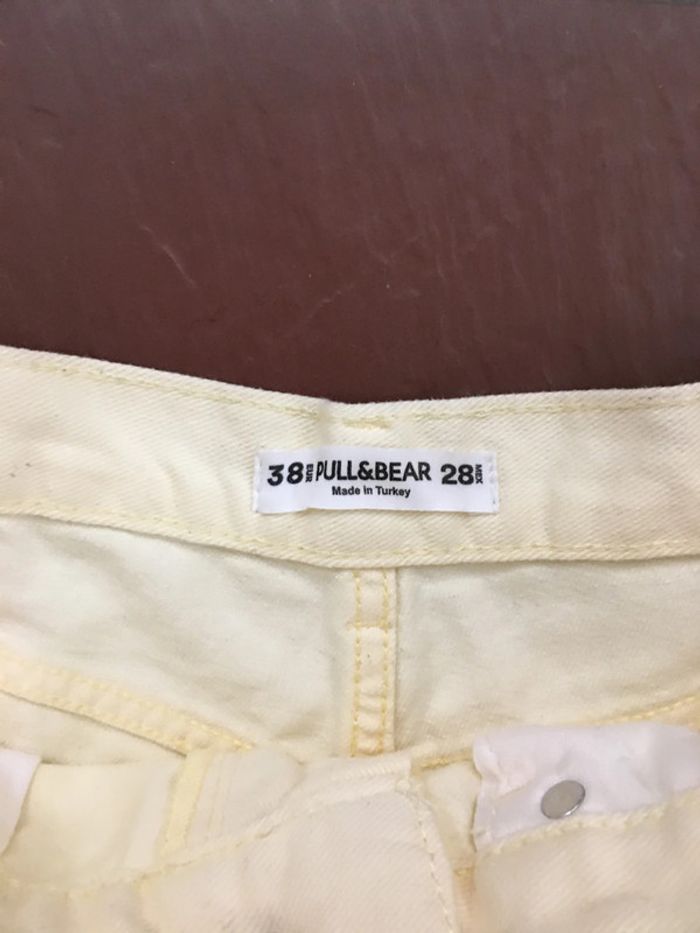 Short en jean Jaune Pull & Bear taille 38 - photo numéro 4
