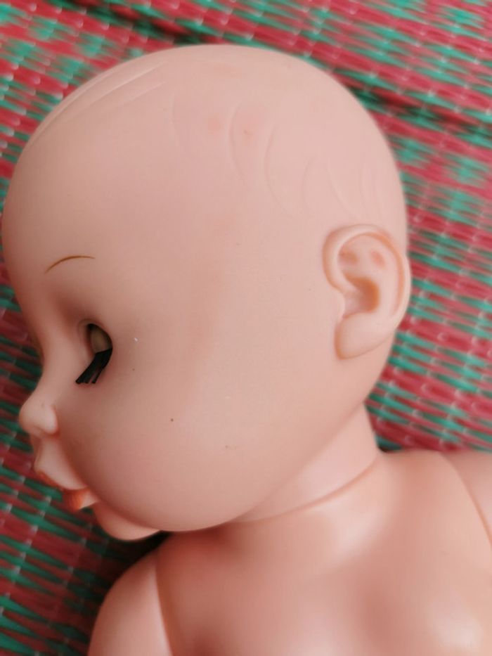 Poupon fille aux yeux bleus 30 cm - photo numéro 4