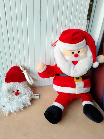 Peluche et porte clés du PÈRE NOËL