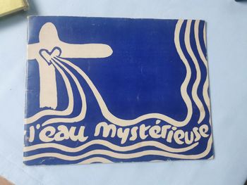 Livre album l'eau mystérieuse