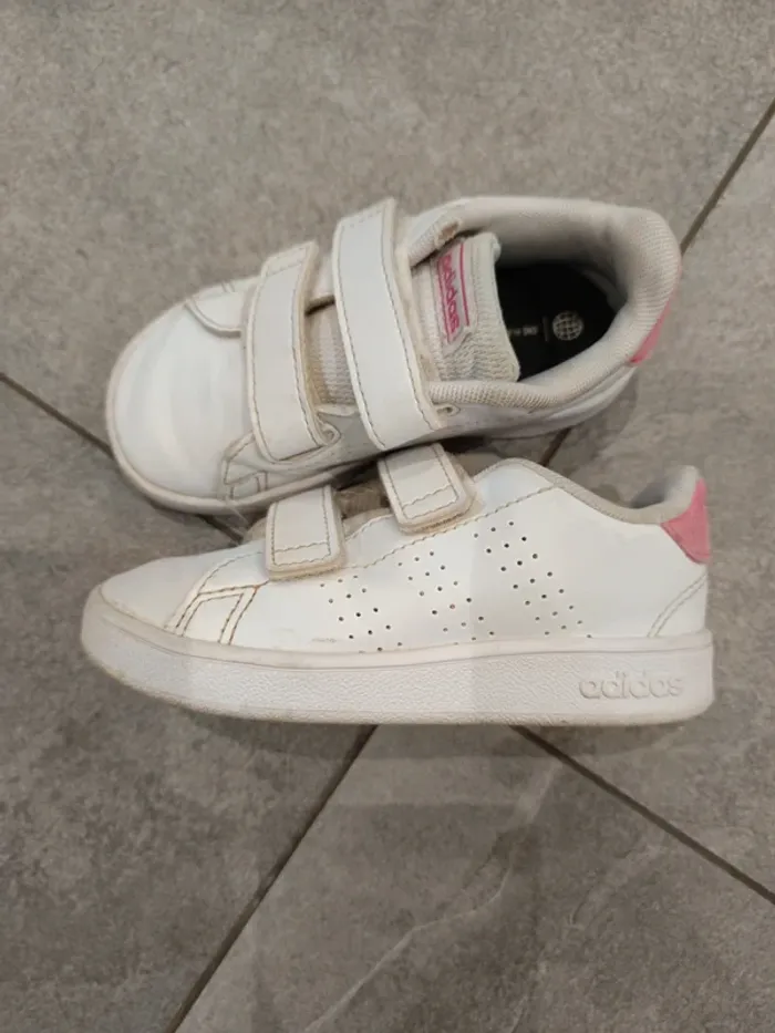 Basket adidas blanche 24