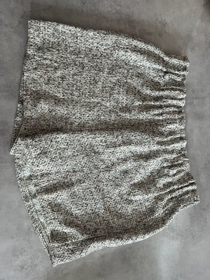 Short neuf Taille M - photo numéro 2