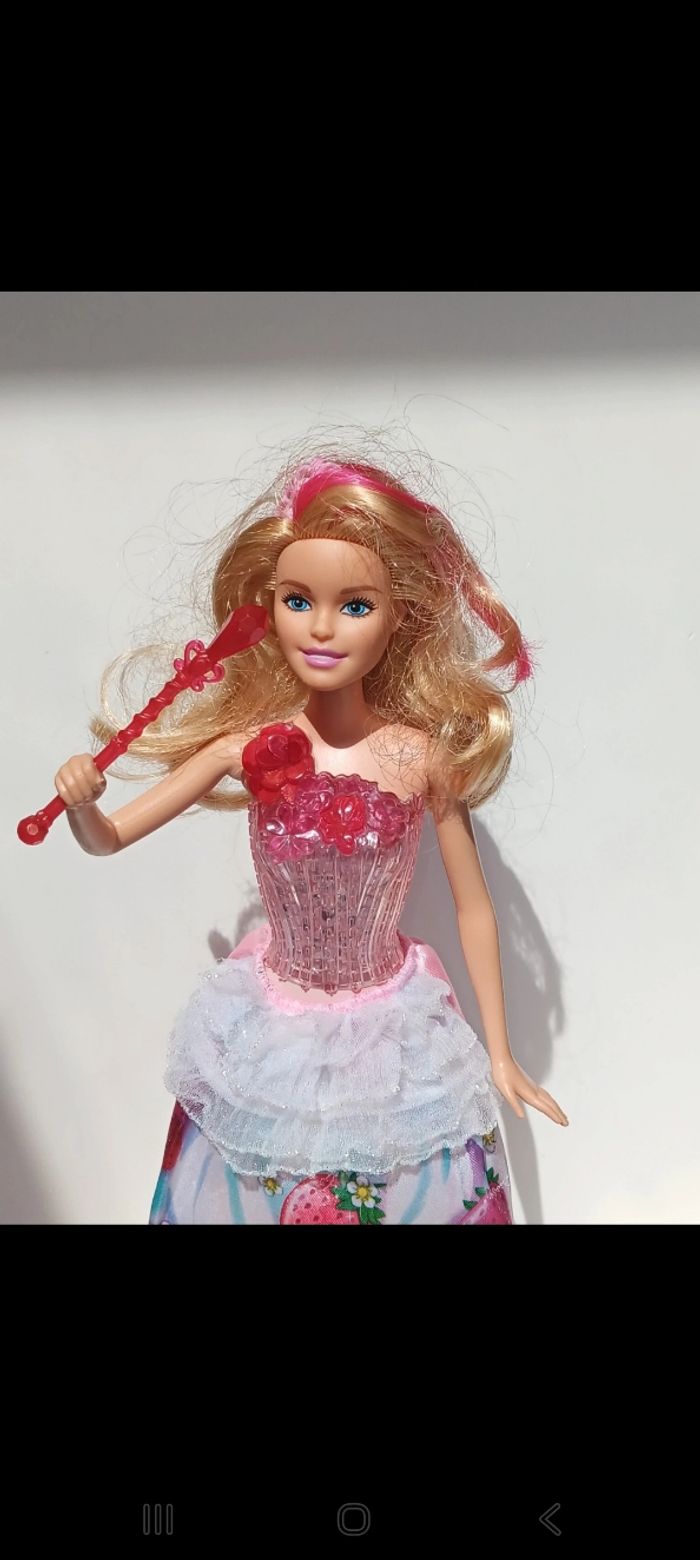 Poupée mattel Barbie Princesse Bonbons sons et lumières dyx28 Dreamtopia Sweetville Princess
Fonctionne piles non inclus - photo numéro 2