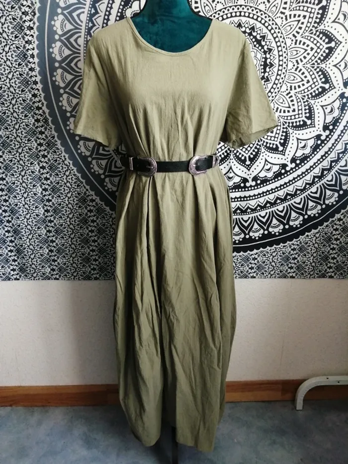 Robe longue kaki coupe "boule" sur le bas / shein / (44-0XL)
