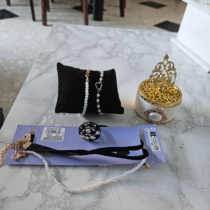 lot de bijoux