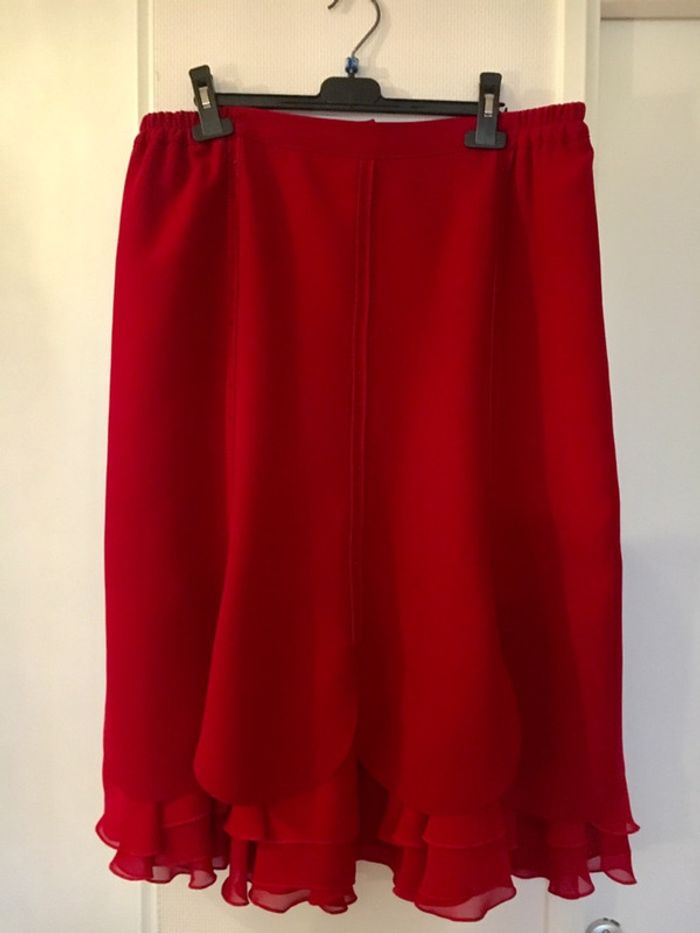 Jupe rouge à volants