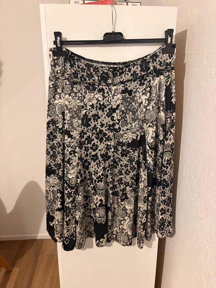 Jupe à fleurs - photo numéro 3