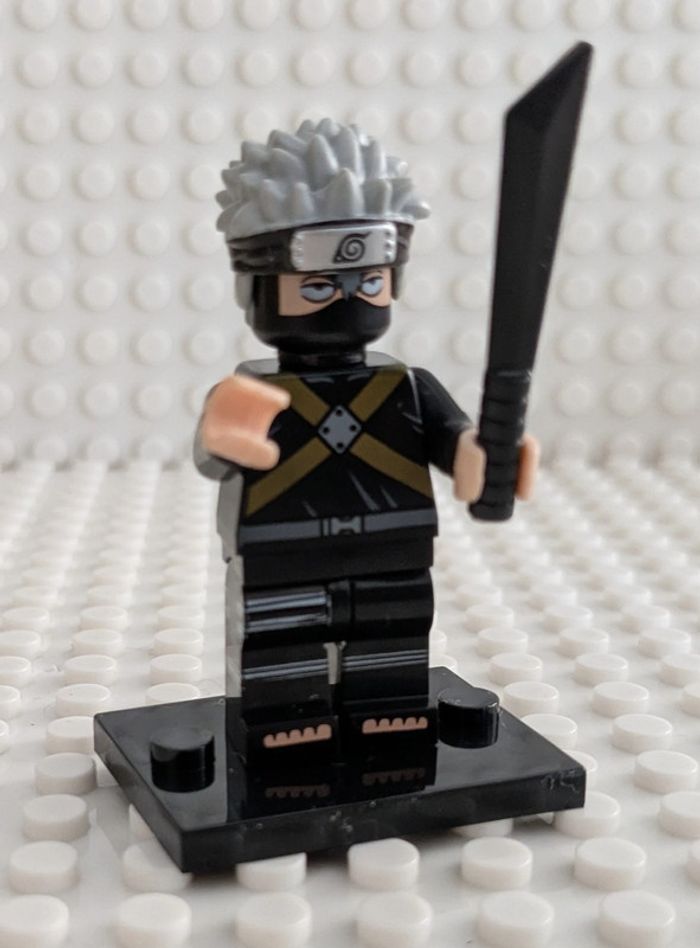 Figurine Naruto : Hatake Kakashi jeune, en tenue ANBU noire , style lego