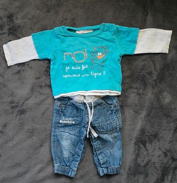 Ensemble pantalon en jean avec son tee-shirt à manches longues