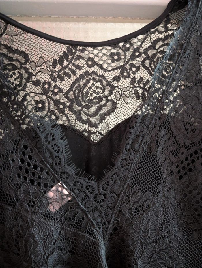 Robe en dentelle - photo numéro 3