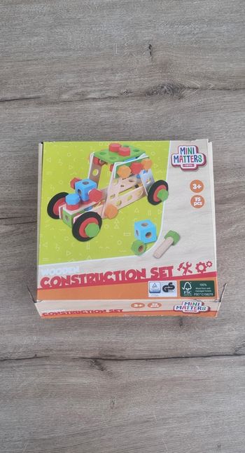 Véhicule de construction en bois