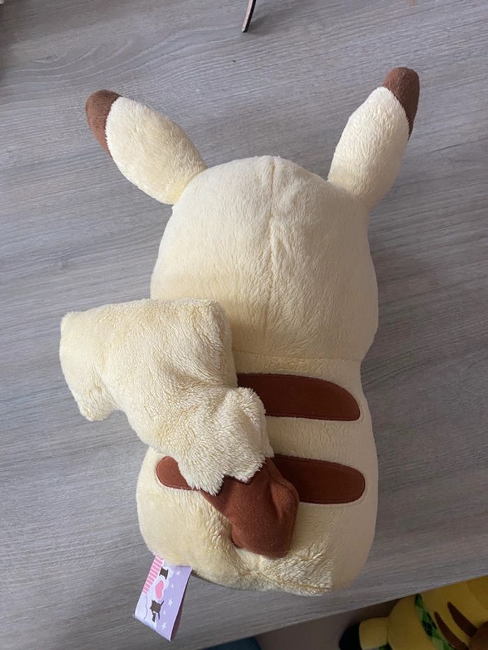 Grande peluche pikachu pastel - photo numéro 3