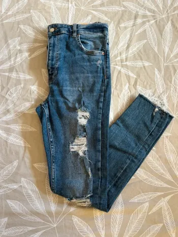 Jean femme troué